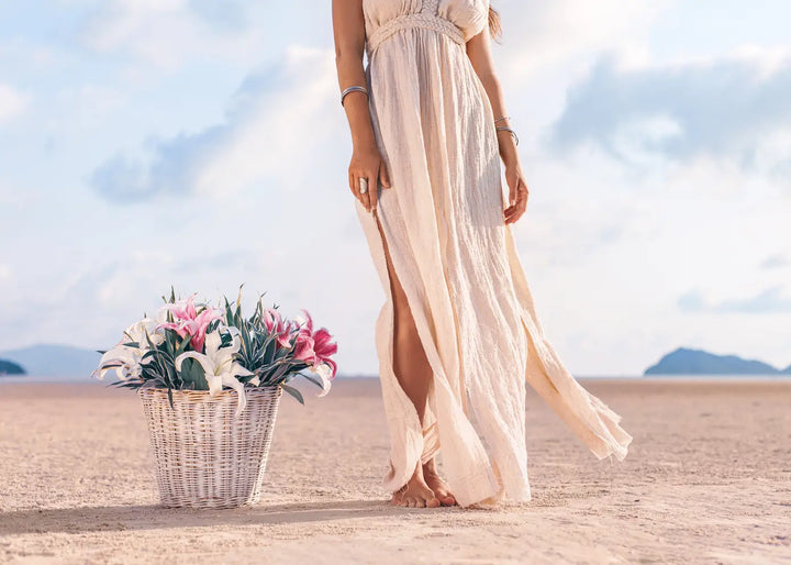 Lerretsbilde - Beach Woman with Flowers